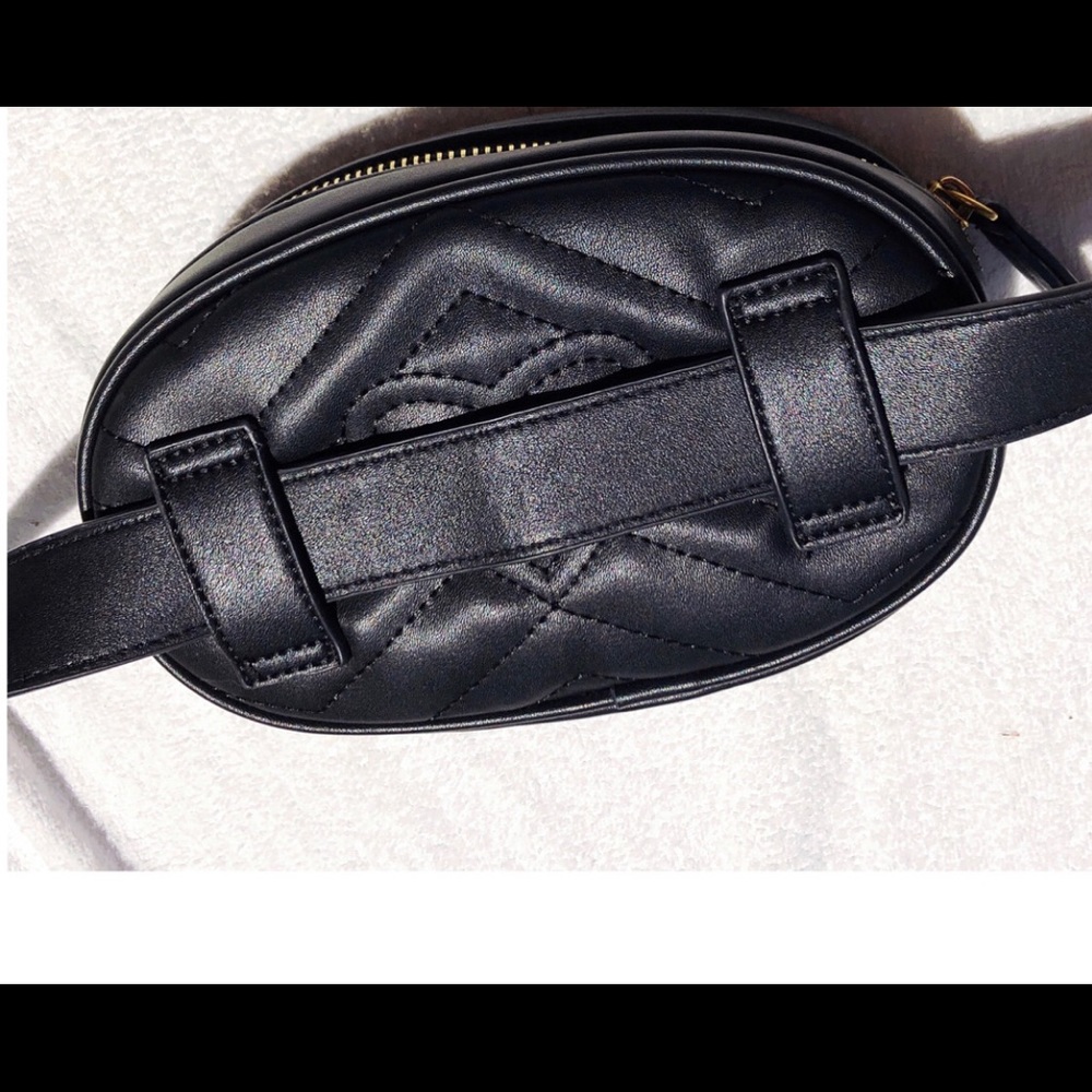 New Woman Stylish Fanny Pack .Red or Black Available - Picture 3 of 4